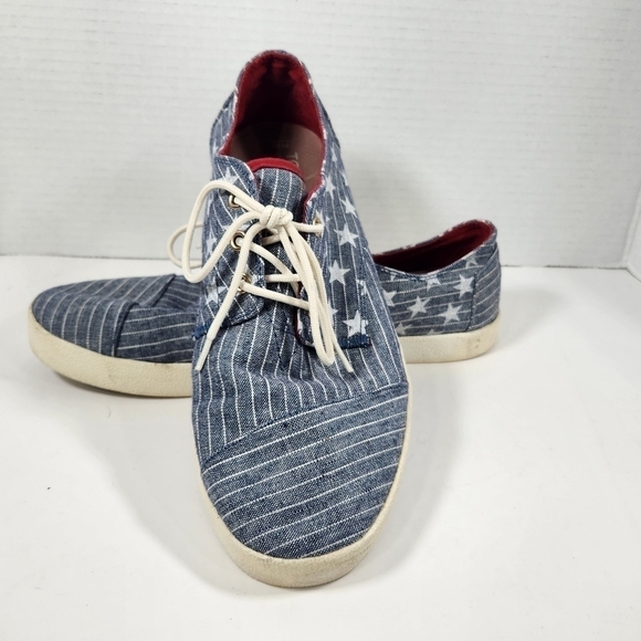 Toms Denim Sneakers Mens Size 10M Blue w/Stars Lace Up Oxfords Rubber Sole - Picture 1 of 5